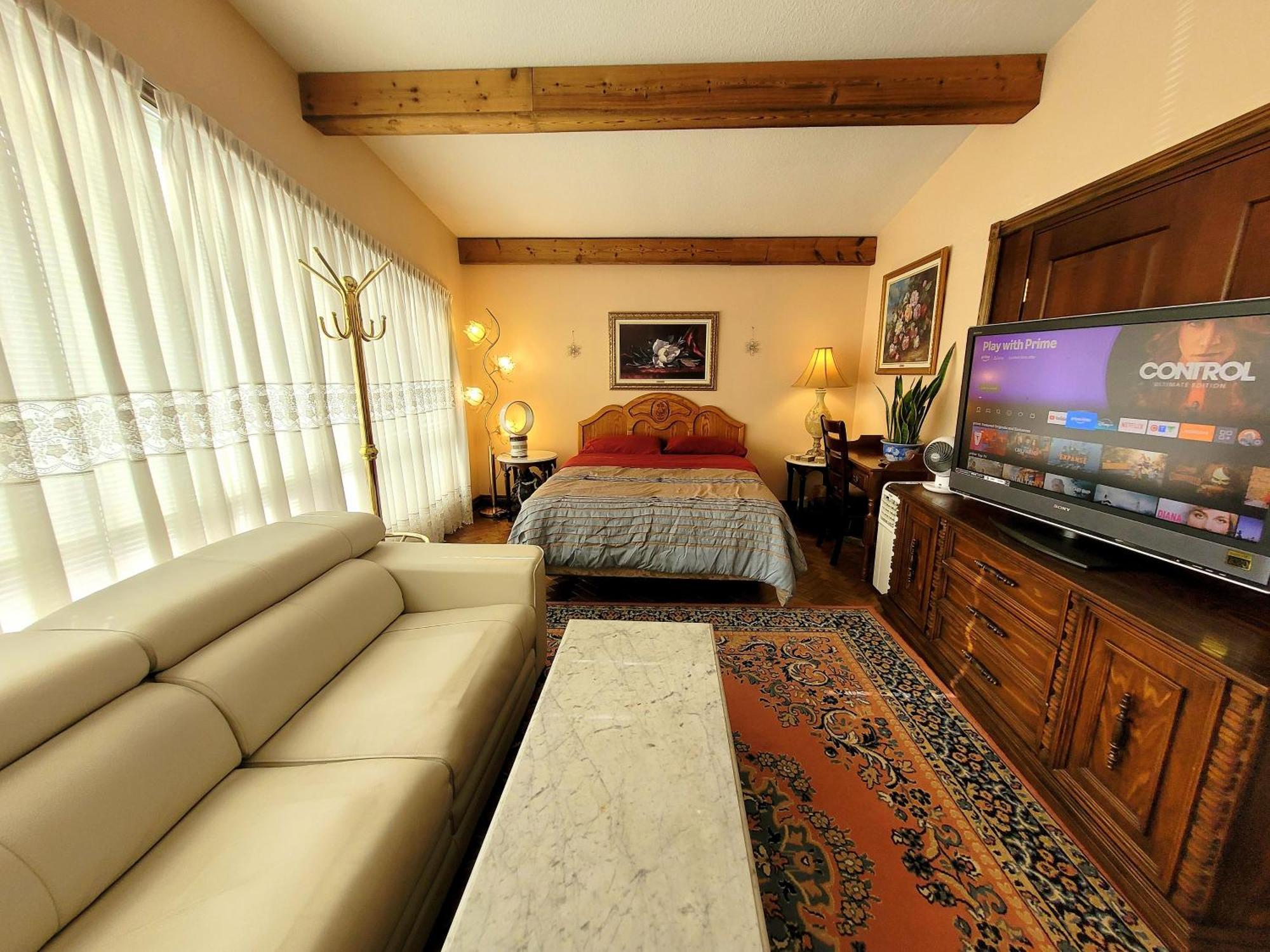 Deluxe Queen Room