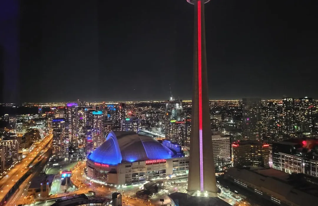 Two Bd Cn Tower And Lake Ontario View-1
