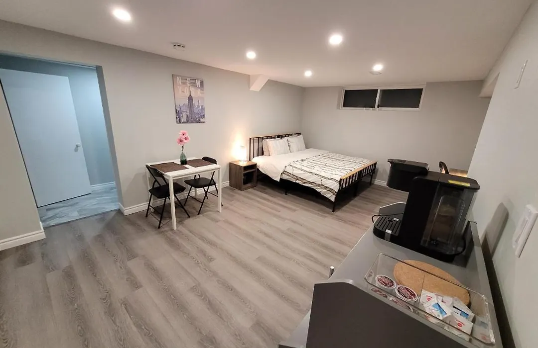Guest House Basement - Master Bedrooms In Bayview Village-1