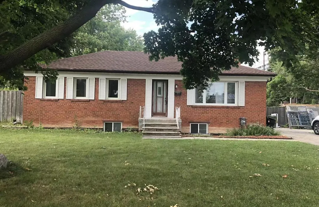 Cozy 3 Room Bungalow In Midtown Toronto-1