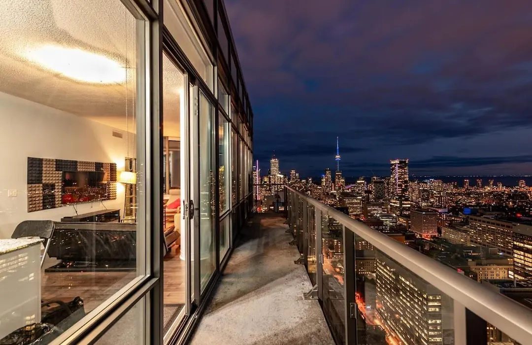 Unbelievable Penthouse View With 3 Bedrooms-1