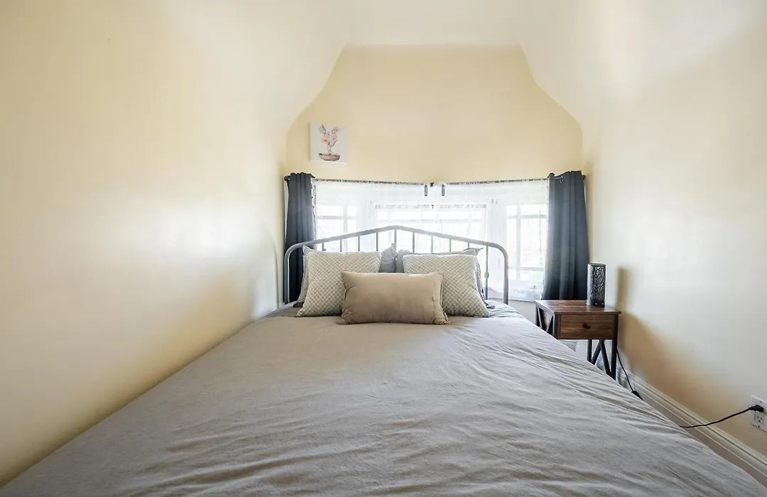 Cozy 5 Bedroom House In Downtown Toronto By Globalstay-1
