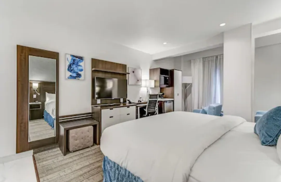 Est Hotel-1