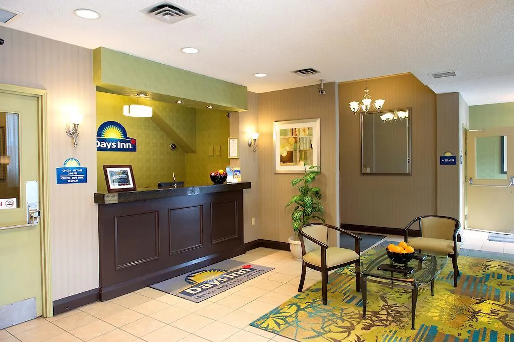 Days Inn By Wyndham Toronto East Beaches-1