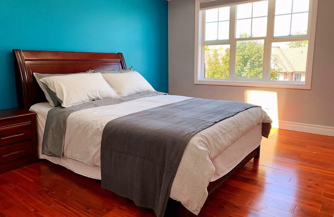 Nice Rooms With Private Bath In Mid Town Toronto-1