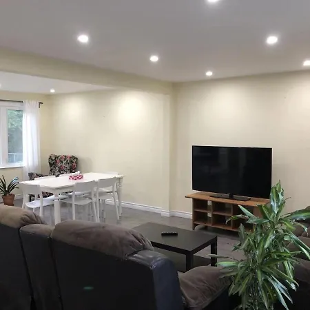 Cozy 3 Room Bungalow In Midtown Toronto-3