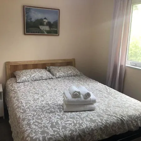Cozy 3 Room Bungalow In Midtown Toronto-2