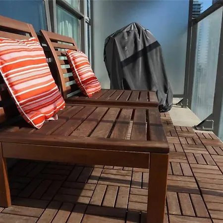 2-Bdrm And 1 Den 3 Bed Condo With 2 Bath - Prime Location- Adjacent To Scotiabank Arena, Cn Tower, Union Station, Ripleys-2