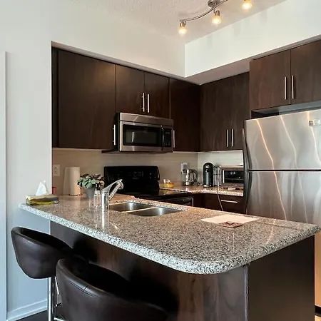 2-Bdrm And 1 Den 3 Bed Condo With 2 Bath - Prime Location- Adjacent To Scotiabank Arena, Cn Tower, Union Station, Ripleys-3
