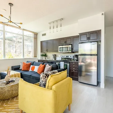 Luxury Suite With Private Patio In Downtown Toronto-2