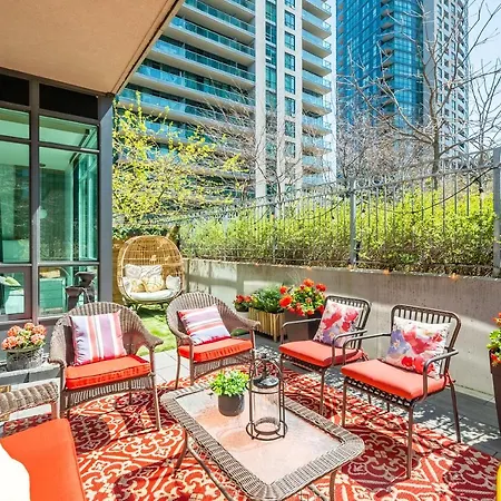 Luxury Suite With Private Patio In Downtown Toronto-3