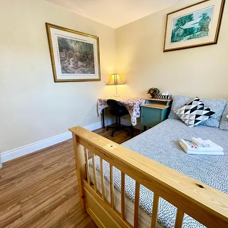 Perfect Home-Private Washrooms,Free Parking,High Speed Net-2