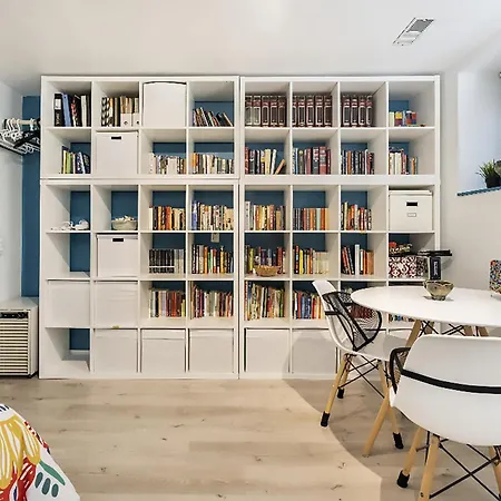 An Independent Beach Retreat Steps From The Lake And Right In The City-2