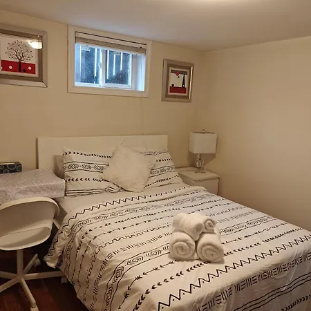 Spacious Mbr Near Kennedy Subway & Go-2