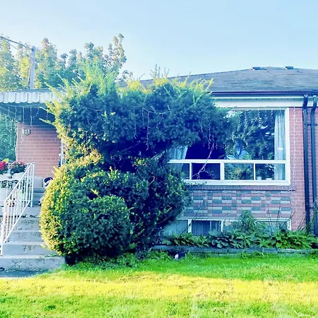 Toronto Bed & Breakfast - Free Parking-2