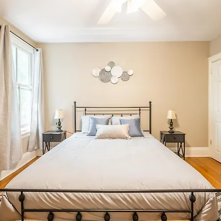 Cozy 5 Bedroom House In Downtown Toronto By Globalstay-3