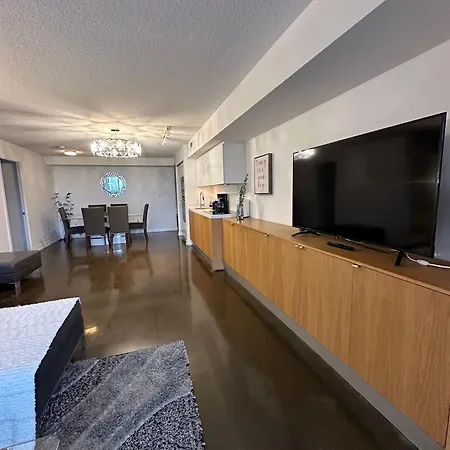 Toronto Downtown Luxurious Stylish 3 Bedroom 3 Bath 2 Balconies Near Rogers Centre Lakeview Condo-2