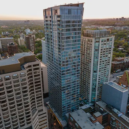 Yorkville Plaza Suites - Pool & Hot Tub-2