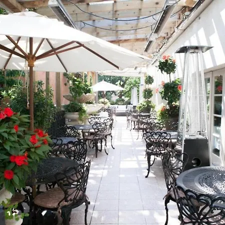 Grand Hotel & Suites-3