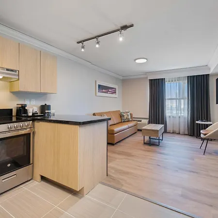 Sandman Signature Toronto Airport Hotel-2