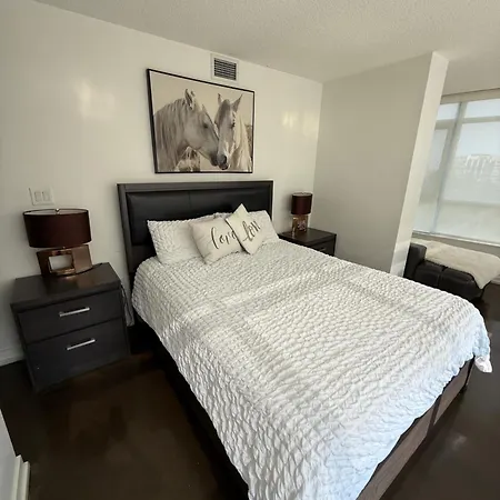 Toronto Downtown Luxurious Stylish 3 Bedroom 3 Bath 2 Balconies Near Rogers Centre Lakeview Condo-3