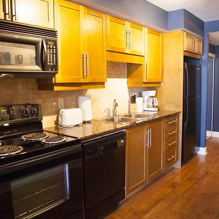 Red Maple Suites - Blue Jays Way-3