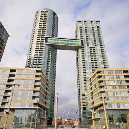 N2N Suites - Downtown Lake & City View Apartments-3