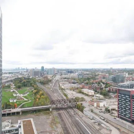 N2N Suites - Downtown Lake & City View Apartments-2