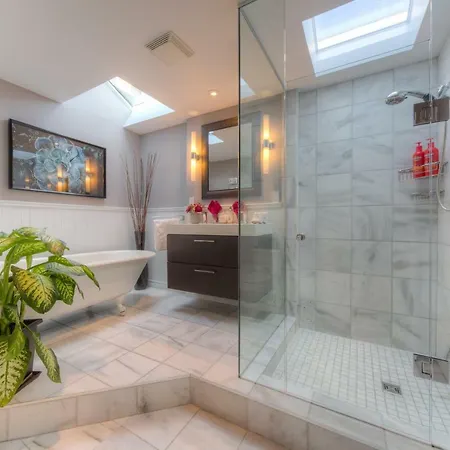 Downtown Luxury Victorian Retreat-2