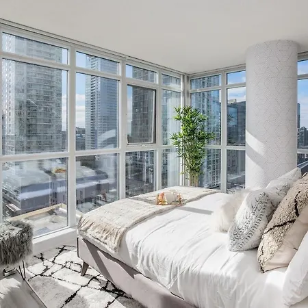 Globalstay Elegant Downtown Apartments-3